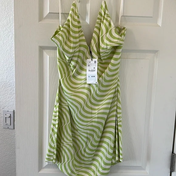 green emerald velvet dress ZARA. Green and white striped flowing shirt Tl – Hibuy market main image 1